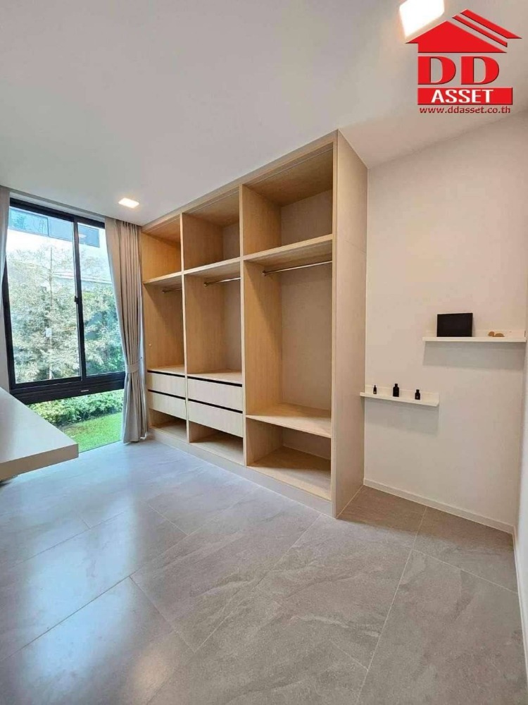 For RentHousePattanakan, Srinakarin : For rent, 3-story detached house, VIVE Krungthep Kreetha (VIVE Krungthep Kreetha) (Vive2), luxury home project. There is a private elevator, code H8060.