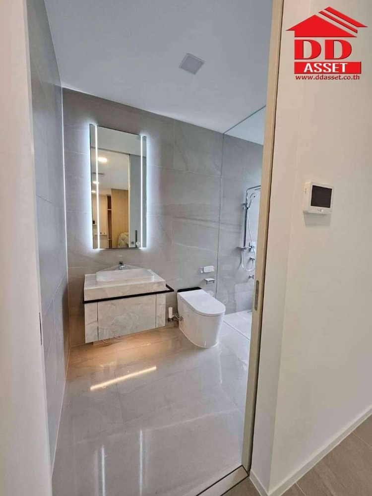 For RentHousePattanakan, Srinakarin : For rent, 3-story detached house, VIVE Krungthep Kreetha (VIVE Krungthep Kreetha) (Vive2), luxury home project. There is a private elevator, code H8060.