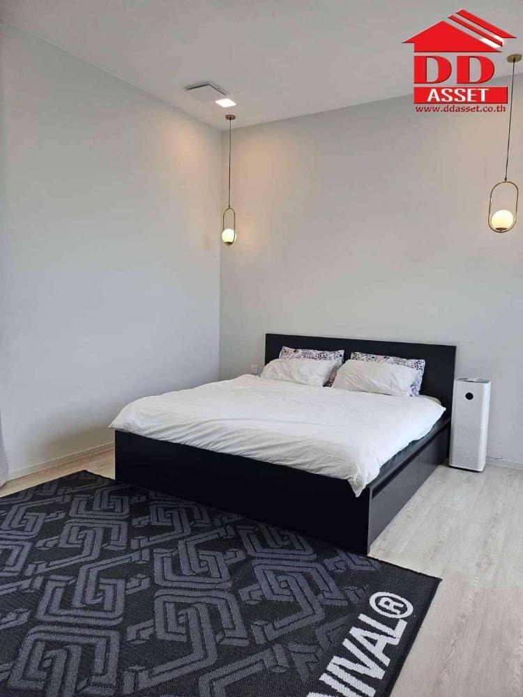 For RentHousePattanakan, Srinakarin : For rent, 3-story detached house, VIVE Krungthep Kreetha (VIVE Krungthep Kreetha) (Vive2), luxury home project. There is a private elevator, code H8060.