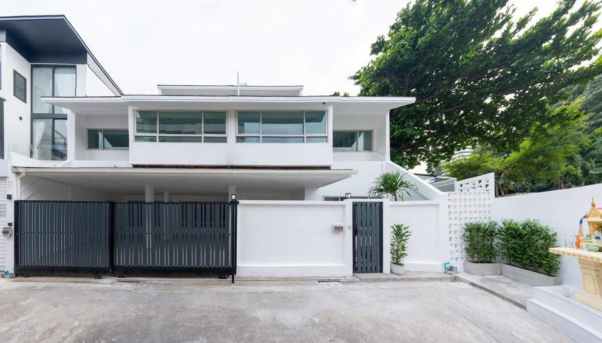 ขายทาวน์โฮมสุขุมวิท อโศก ทองหล่อ : Hot Price❗ ขาย ทาวน์โฮม 3 ชั้น 48 ตรว ซอยสุขุมวิท 15 ทำเลดี เพียง 1 นาทีถึง โรงเรียนนานาชาติ NIST และ 5 นาที ถึง BTS อโศก  