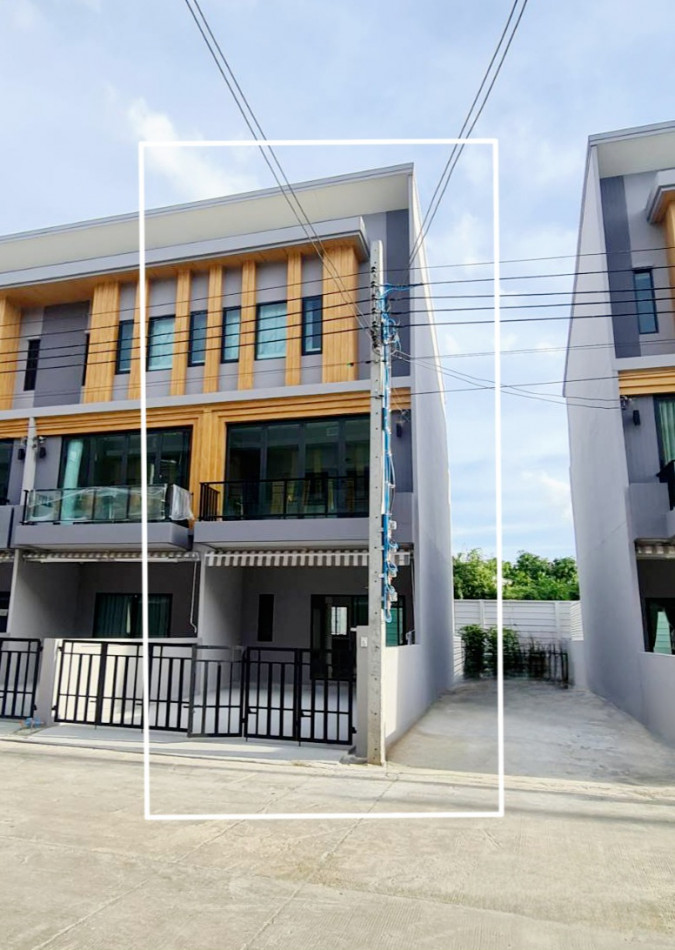 ขายทาวน์โฮมพัฒนาการ ศรีนครินทร์ : ขาย ทาวน์โฮม ใกล้สวนหลวง ไอเจ้นท์ พัฒนาการ 182 ตรม. 26.1 ตร.วา ฟรีแอร์ทั้งหลัง
