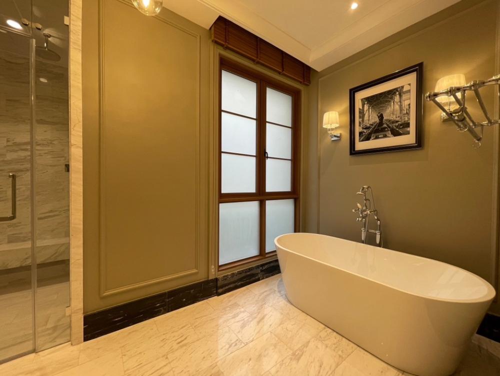 For SaleHouseSukhumvit, Asoke, Thonglor : A luxurious detached house for sale on Ekamai