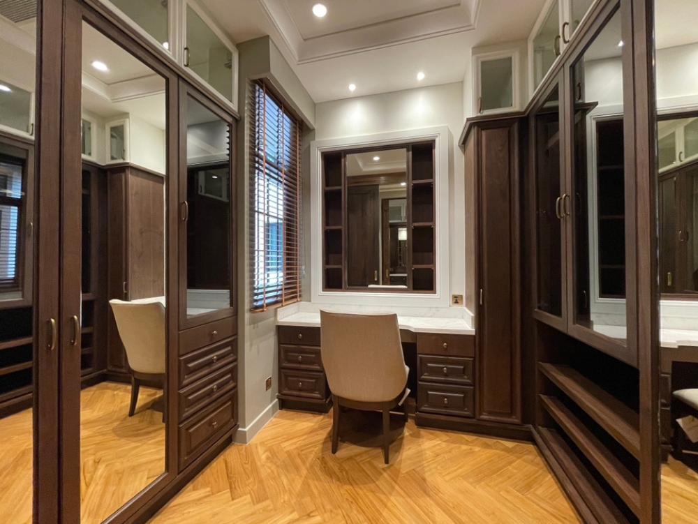 For SaleHouseSukhumvit, Asoke, Thonglor : A luxurious detached house for sale on Ekamai