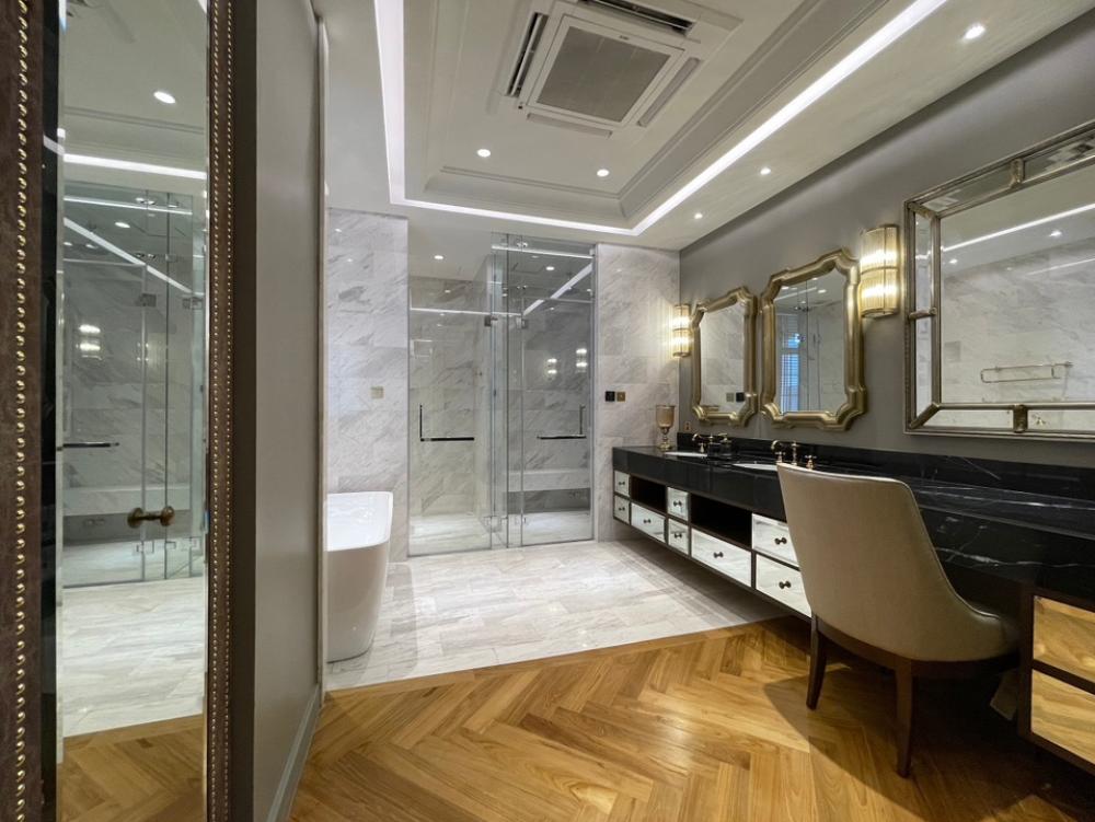 For SaleHouseSukhumvit, Asoke, Thonglor : A luxurious detached house for sale on Ekamai