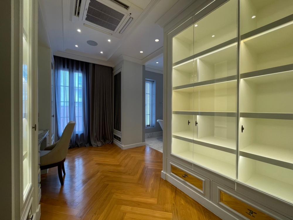 For SaleHouseSukhumvit, Asoke, Thonglor : A luxurious detached house for sale on Ekamai