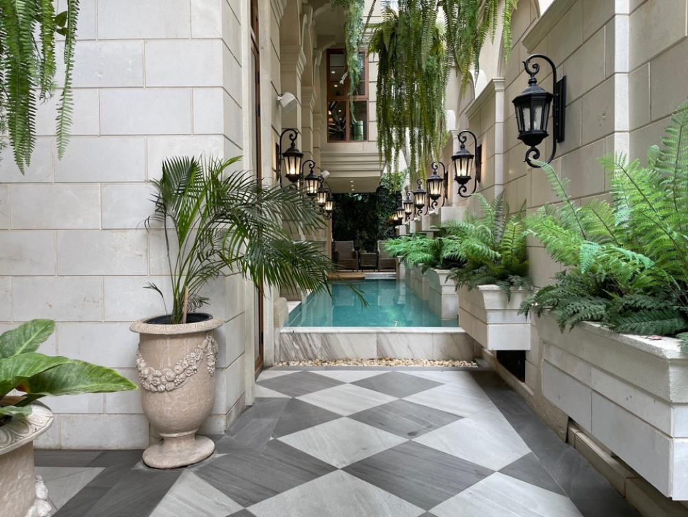 For SaleHouseSukhumvit, Asoke, Thonglor : A luxurious detached house for sale on Ekamai