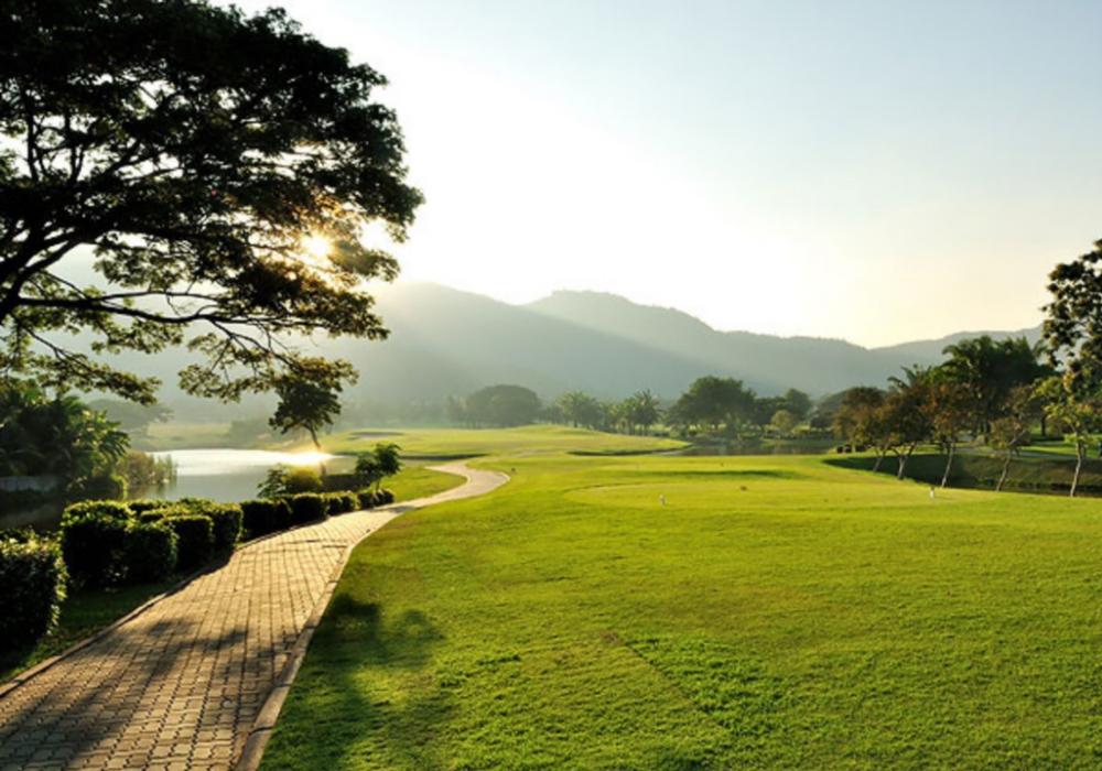 For SaleLandCha-am Phetchaburi : Land for sale, 1 rai 2 ngan, in Palm Hills Golf Club, Cha-am, Phetchaburi, near Cha-am beach, Hua Hin, Palm Hills Golf Club & Residence, project on Petchkasem Road.