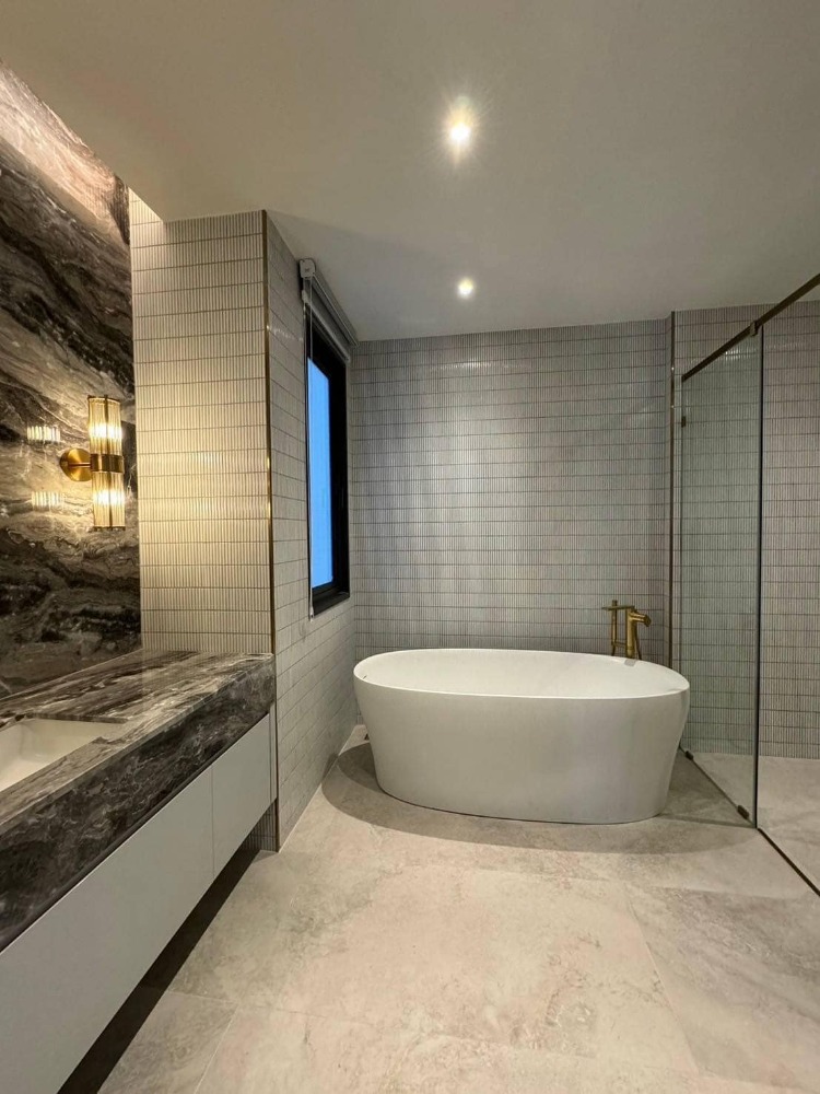 ให้เช่าบ้านพระราม 9 เพชรบุรีตัดใหม่ RCA : RH031624 ขาย/ให้เช่า บ้านเดี่ยวหรู 3ชั้น BuGaan Rama 9-Meng Jai เอกสิทธิ์เพียง 8 ยูนิต