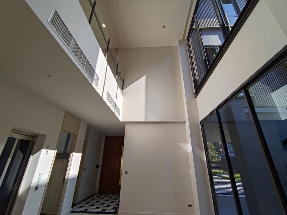 ให้เช่าบ้านพระราม 9 เพชรบุรีตัดใหม่ RCA : RH031624 ขาย/ให้เช่า บ้านเดี่ยวหรู 3ชั้น BuGaan Rama 9-Meng Jai เอกสิทธิ์เพียง 8 ยูนิต