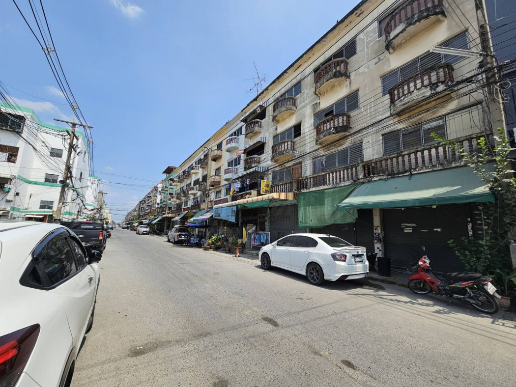 For SaleShop HousePathum Thani,Rangsit, Thammasat : Commercial building for sale, Chang Thong Village, 240 sq m., 15 sq w, very good location, suitable for business, office, warehouse.