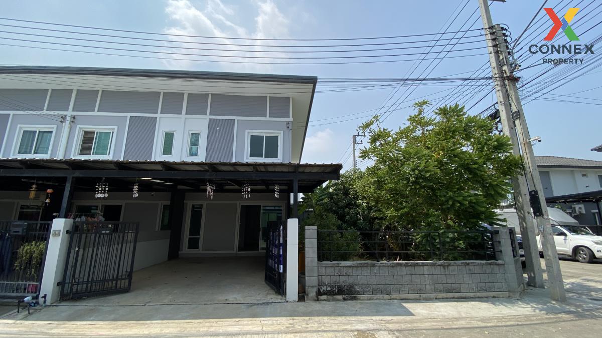 For SaleTownhomePathum Thani,Rangsit, Thammasat : For Sale Townhouse/Townhome  , Chatluang 15 Pathum Thani , corner unit , Bang Toei , Sam Khok , Pathum Thani , CX-94545