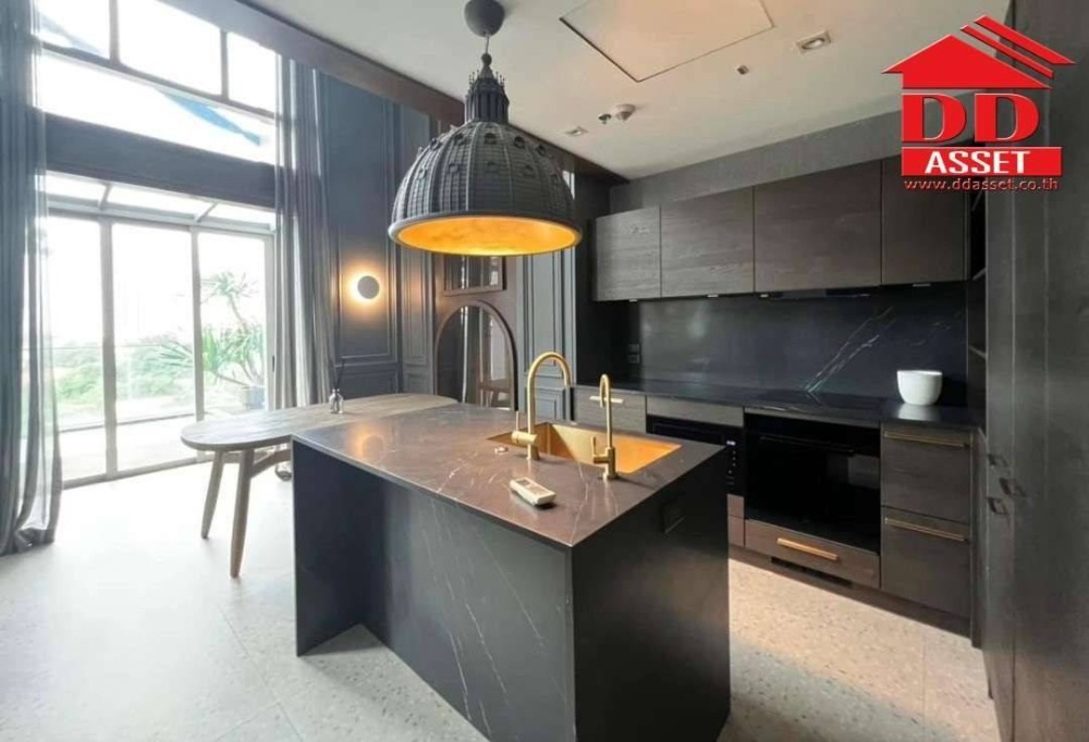 For SaleCondoSukhumvit, Asoke, Thonglor : Condo for sale, Ashton Morph, Sukhumvit 38, Duplex room, newly decorated, private pool, BTS Thonglor 350 m., code C8132.