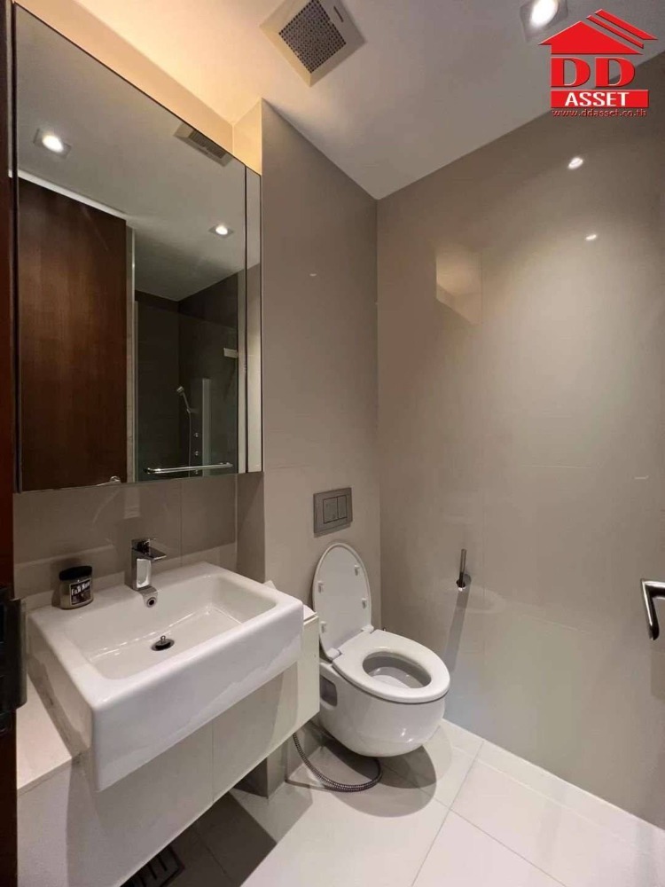 For SaleCondoSukhumvit, Asoke, Thonglor : Condo for sale, Ashton Morph, Sukhumvit 38, Duplex room, newly decorated, private pool, BTS Thonglor 350 m., code C8132.