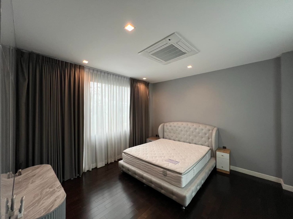 For RentHousePattanakan, Srinakarin : For Rent 4 bedrooms The Gentry Phatthanakan 2 Ultra Luxury Detached House Pet friendly Near Chalong Rat Expressway Ready to move in