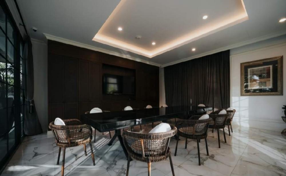 ขายบ้านเลียบทางด่วนรามอินทรา : 🔥คฤหาสน์หรู เลียบด่วนเอกมัยรามอินทรา 180 ล้าน