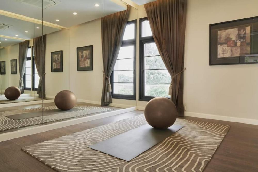 ขายบ้านเลียบทางด่วนรามอินทรา : 🔥คฤหาสน์หรู เลียบด่วนเอกมัยรามอินทรา 180 ล้าน