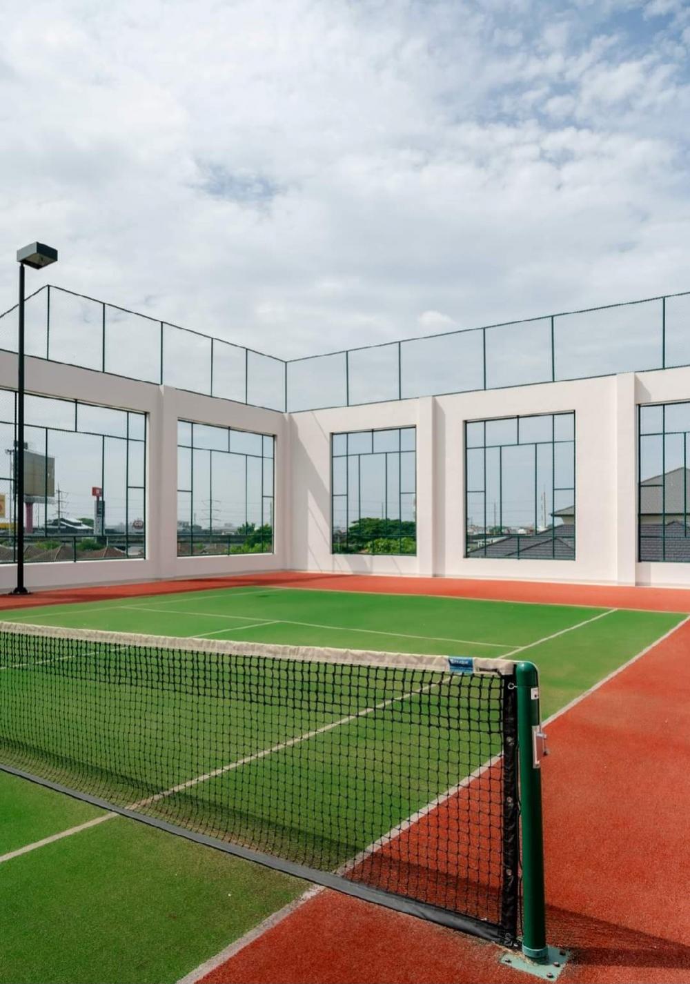 ขายบ้านเลียบทางด่วนรามอินทรา : 🔥คฤหาสน์หรู เลียบด่วนเอกมัยรามอินทรา 180 ล้าน