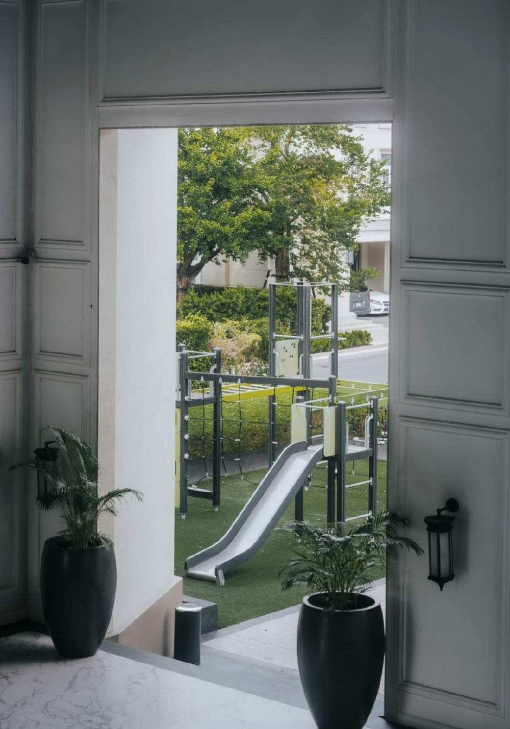 ขายบ้านเลียบทางด่วนรามอินทรา : 🔥คฤหาสน์หรู เลียบด่วนเอกมัยรามอินทรา 180 ล้าน