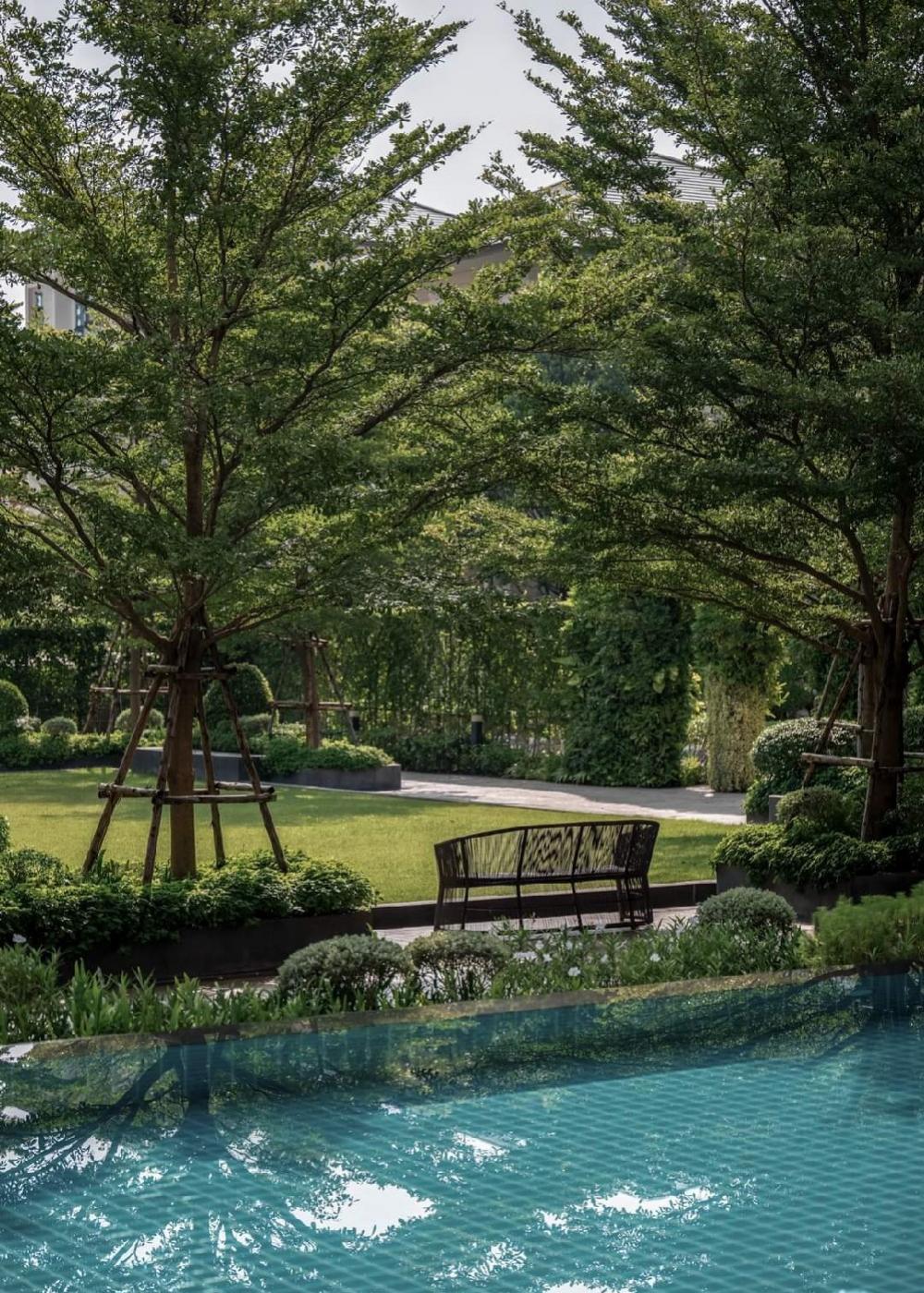 ขายบ้านเลียบทางด่วนรามอินทรา : 🔥คฤหาสน์หรู เลียบด่วนเอกมัยรามอินทรา 180 ล้าน