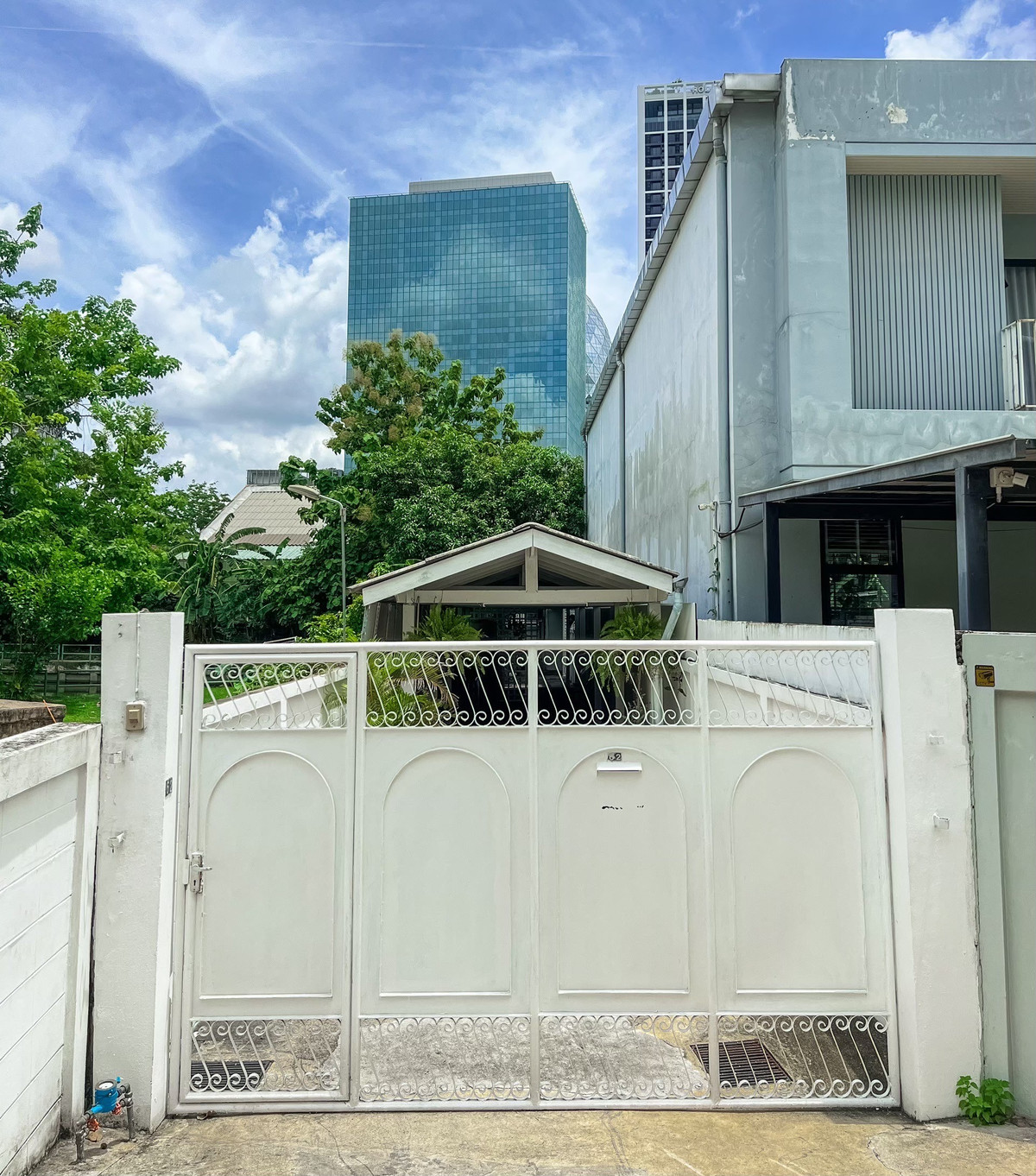 For RentHouseAri,Anusaowaree : For rent, 2-story detached house, 62 sq m, in Soi Sailom 1, for rent: 35,000 baht per month.