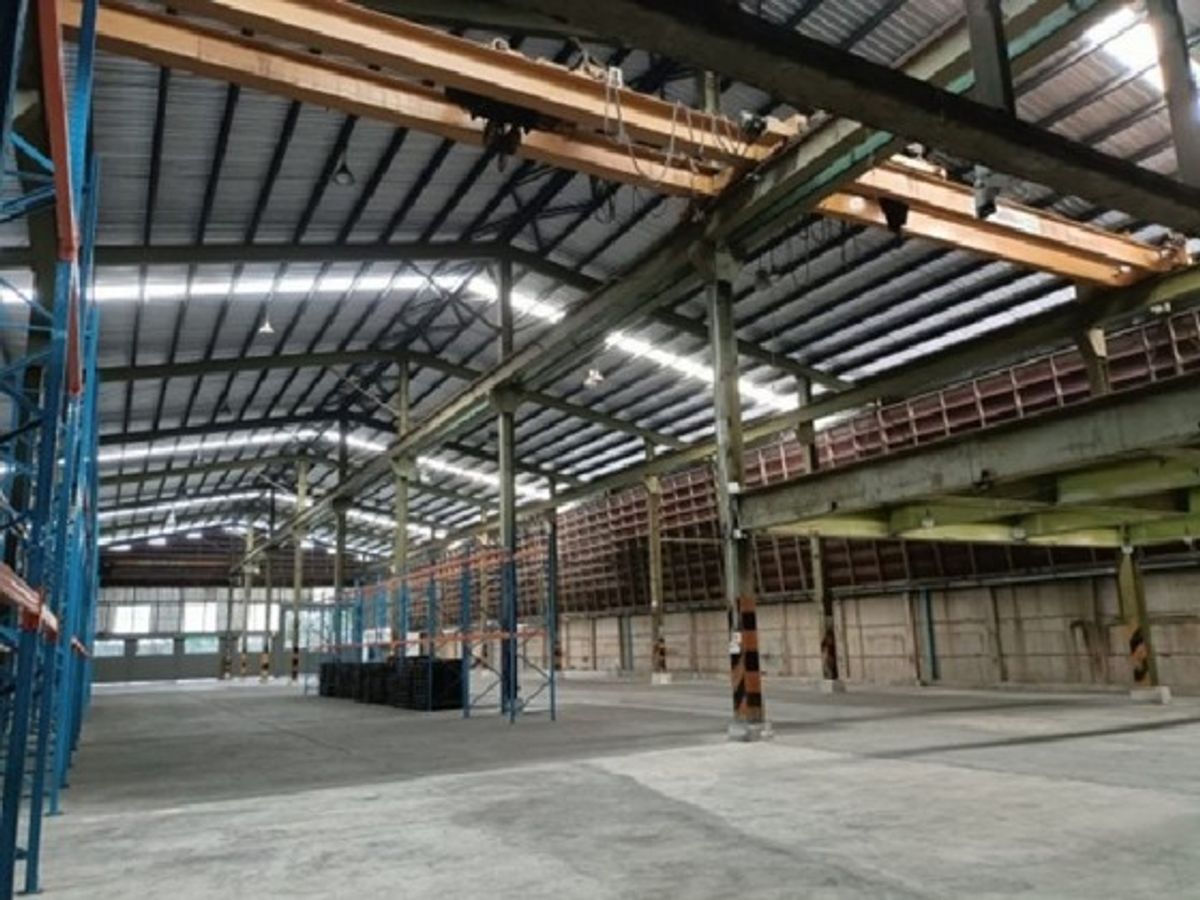 ให้เช่าโรงงานปทุมธานี รังสิต ธรรมศาสตร์ : โทร. 081-632-0632 ให้เช่าโกดังพร้อมสำนักงาน ซอยวิภาวดีรังสิต 64 ใกล้ สนามบินดอนเมือง พื้นที่โกดัง 2300 ตารางเมตร ทำเลดีมาก รถเทรลเลอร์เข้าออกได้
