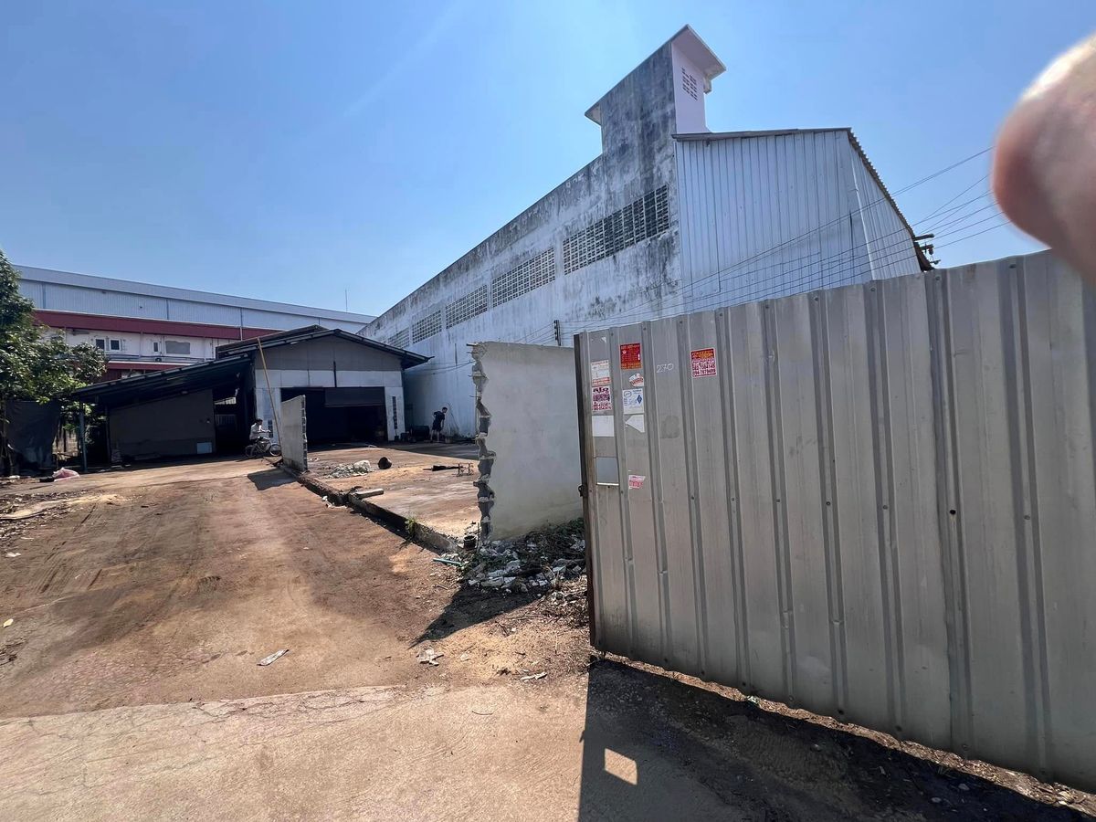 For RentWarehouseRama 2, Bang Khun Thian : Warehouse or factory for rent and office, usable area 2,502 sq m., Soi Wat Thep Thong Chai, Bang Nam Chuet Subdistrict, Mueang District, Samut Sakhon Province, located in the pink area, can be used as a factory and can apply for Factory Certificate 4, loc