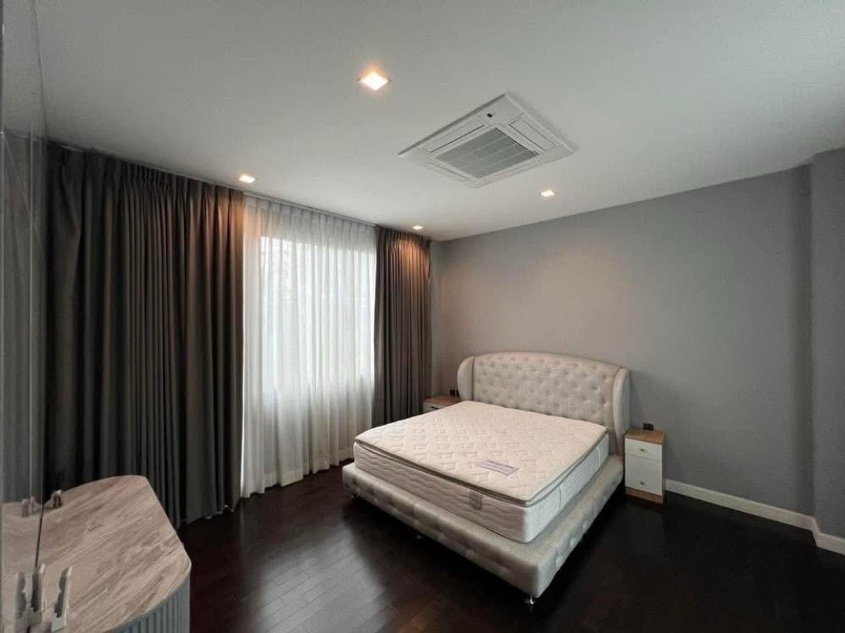 For RentHousePattanakan, Srinakarin : Luxury villa for rent, The Gentry Pattanakarn, only 5 km. to Thonglor.