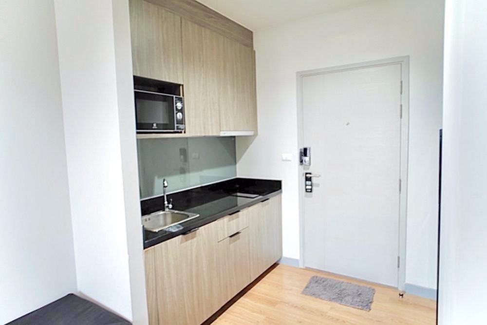 For SaleCondoLadprao, Central Ladprao : For sale, Chapter One Midtown, Lat Phrao 24, 30 sqm., 18th floor, fully furnished, only 100 meters from MRT.