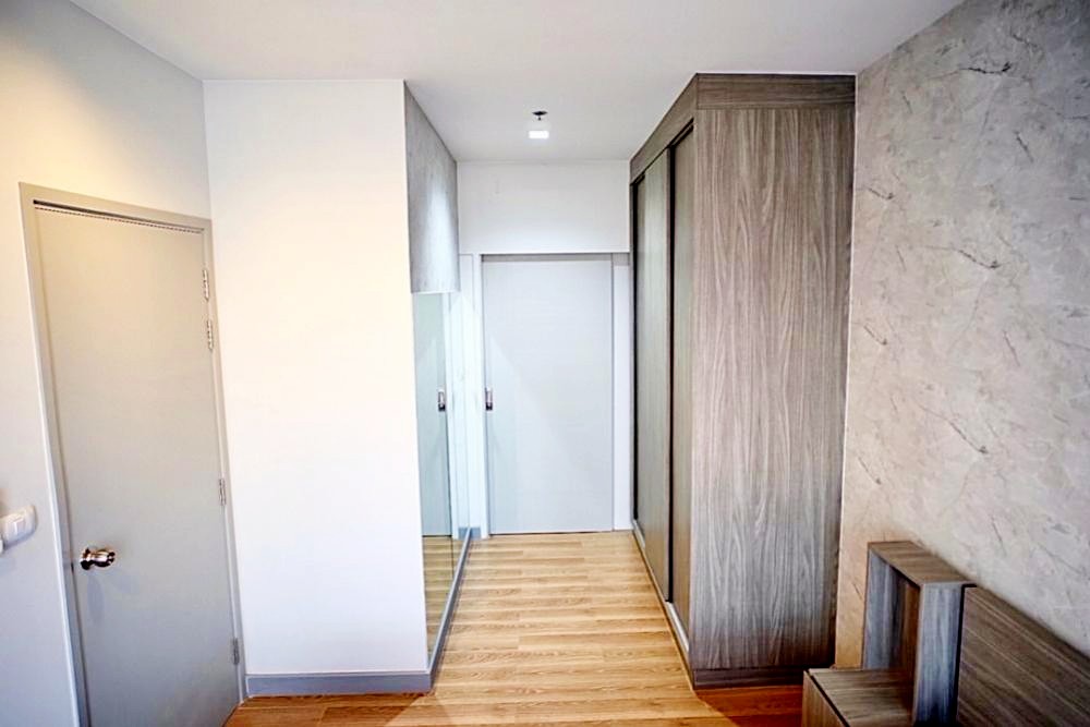 For SaleCondoLadprao, Central Ladprao : For sale, Chapter One Midtown, Lat Phrao 24, 30 sqm., 18th floor, fully furnished, only 100 meters from MRT.