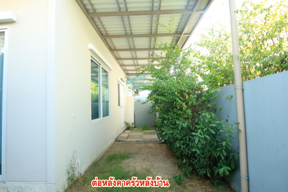 For SaleHousePhutthamonthon, Salaya : Twin house, Villaggio Pinklao, Salaya, Land and House, 2 floors, in front of the house there is no house opposite. The house is ready to move in, decorated, added furniture, air conditioning, cheap price.