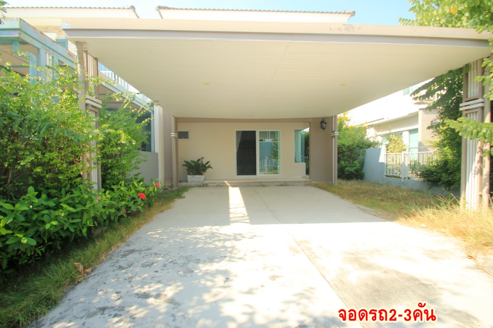 For SaleHousePhutthamonthon, Salaya : Twin house, Villaggio Pinklao, Salaya, Land and House, 2 floors, in front of the house there is no house opposite. The house is ready to move in, decorated, added furniture, air conditioning, cheap price.