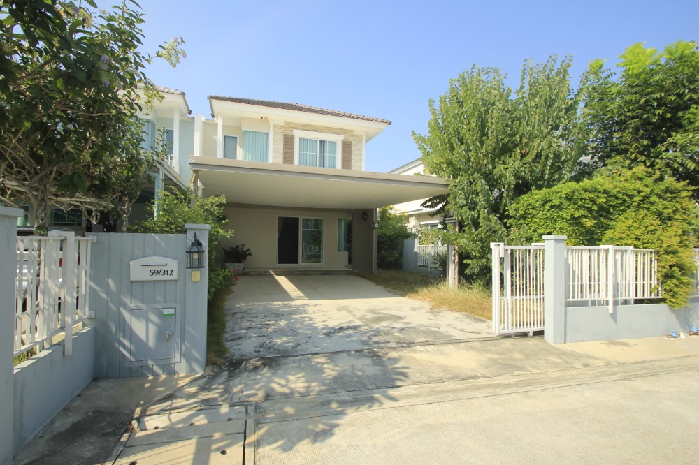 For SaleHousePhutthamonthon, Salaya : Twin house, Villaggio Pinklao, Salaya, Land and House, 2 floors, in front of the house there is no house opposite. The house is ready to move in, decorated, added furniture, air conditioning, cheap price.