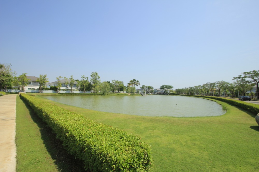 For SaleHousePhutthamonthon, Salaya : Twin house, Villaggio Pinklao, Salaya, Land and House, 2 floors, in front of the house there is no house opposite. The house is ready to move in, decorated, added furniture, air conditioning, cheap price.