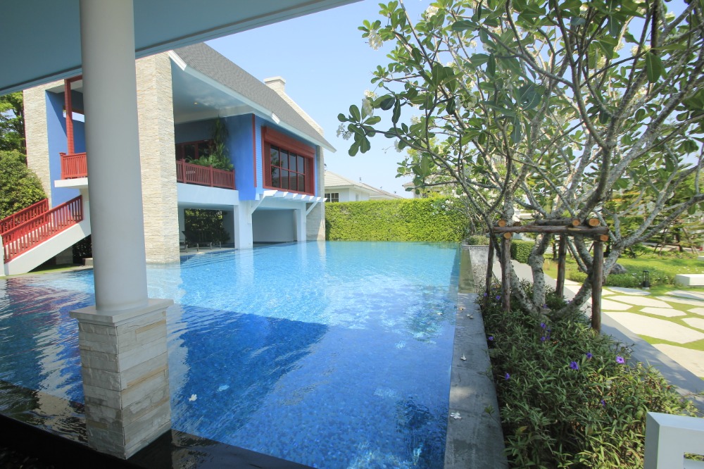 For SaleHousePhutthamonthon, Salaya : Twin house, Villaggio Pinklao, Salaya, Land and House, 2 floors, in front of the house there is no house opposite. The house is ready to move in, decorated, added furniture, air conditioning, cheap price.