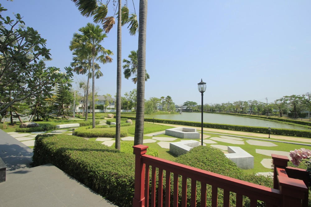 For SaleHousePhutthamonthon, Salaya : Twin house, Villaggio Pinklao, Salaya, Land and House, 2 floors, in front of the house there is no house opposite. The house is ready to move in, decorated, added furniture, air conditioning, cheap price.