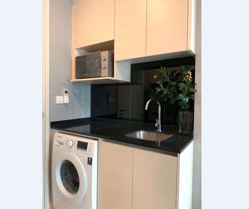 ขายคอนโดรัชดา ห้วยขวาง : S-NBRVR101  คอนโด โนเบิล รีวอล์ฟ รัชดา1, ชั้น 37 วิวเมือง 26 ตรม. 1นอน 1น้ำ 4.4 ล้าน (ขายพร้อมผู้เช่า) 064-959-8900