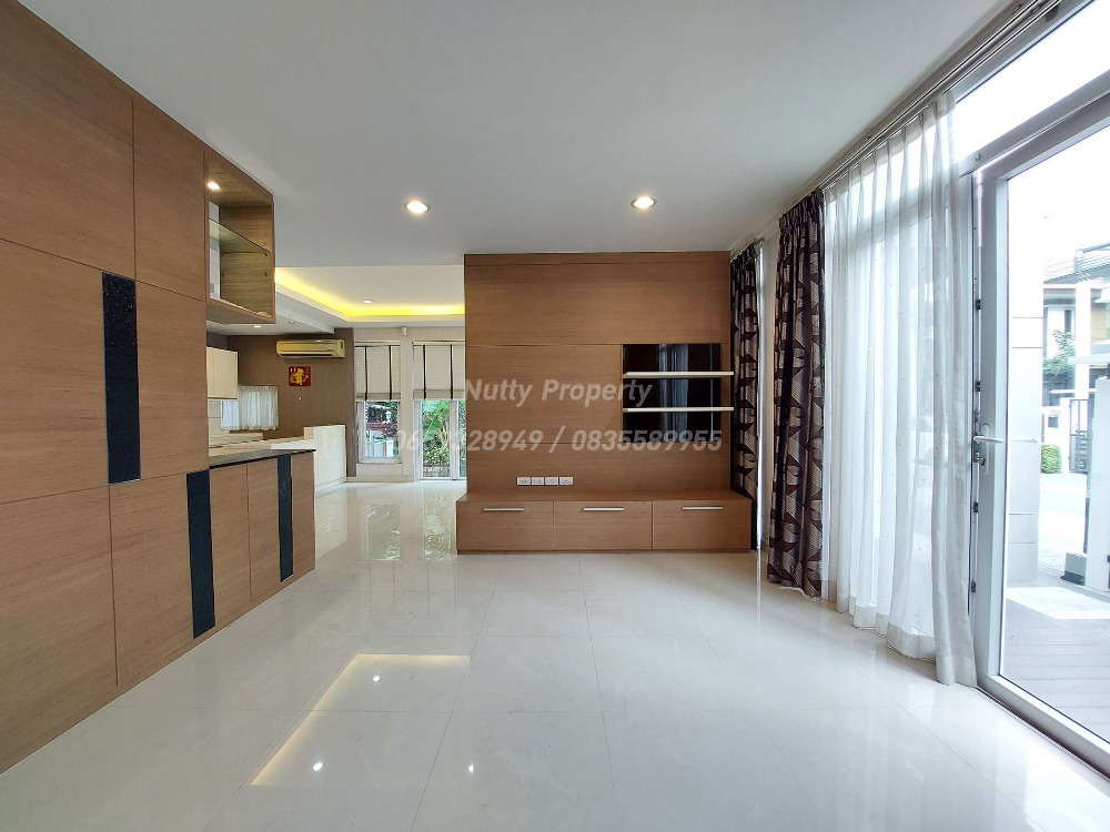 ขายบ้านลาดพร้าว เซ็นทรัลลาดพร้าว : ขาย-เช่า บ้านเดี่ยวใจกลางลาดพร้าว The Gallery House 1 เข้า-ออกได้หลายเส้นทาง ลาดพร้าว รัชดา และถนนพหลโยธิน และรถไฟฟ้า 3 สถานี 