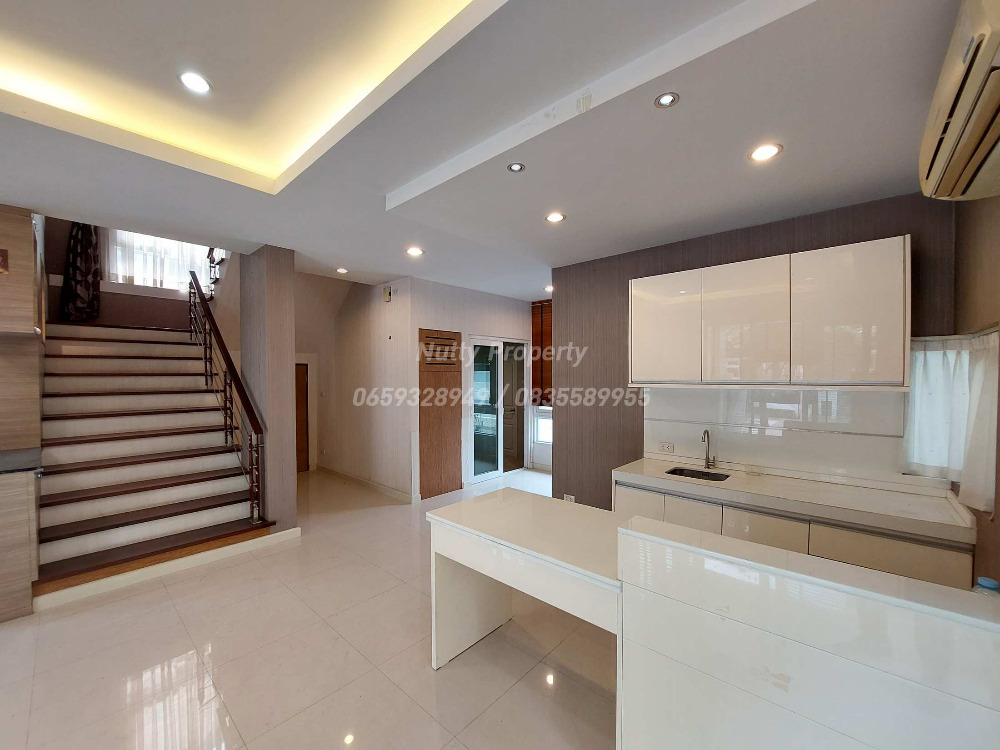 ขายบ้านลาดพร้าว เซ็นทรัลลาดพร้าว : ขาย-เช่า บ้านเดี่ยวใจกลางลาดพร้าว The Gallery House 1 เข้า-ออกได้หลายเส้นทาง ลาดพร้าว รัชดา และถนนพหลโยธิน และรถไฟฟ้า 3 สถานี 