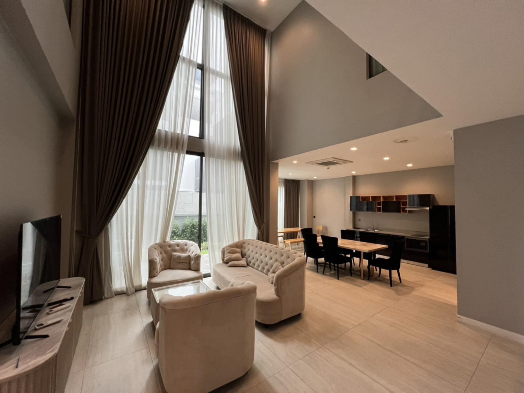 For RentHousePattanakan, Srinakarin : Luxury villa for rent, The Gentry Pattanakarn, only 5 km. to Thonglor.