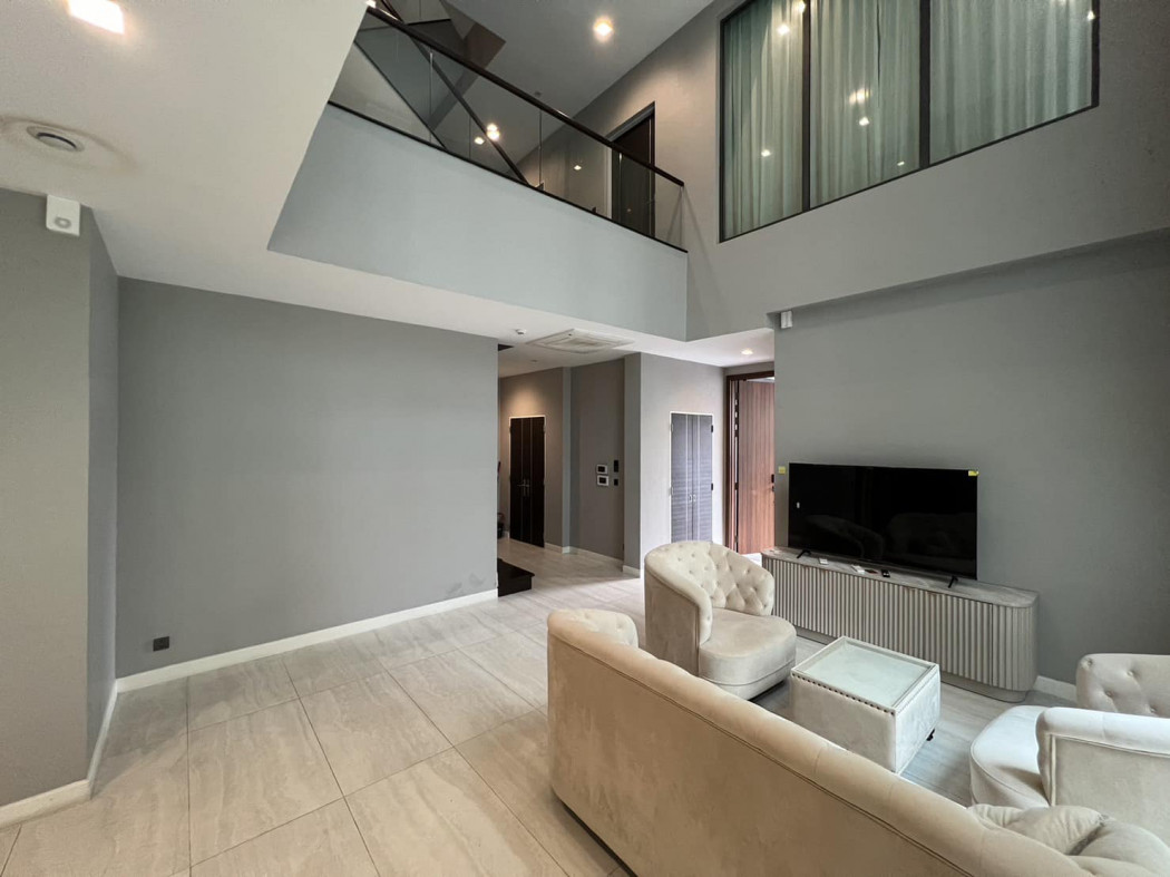 For RentHousePattanakan, Srinakarin : Luxury villa for rent, The Gentry Pattanakarn, only 5 km. to Thonglor.