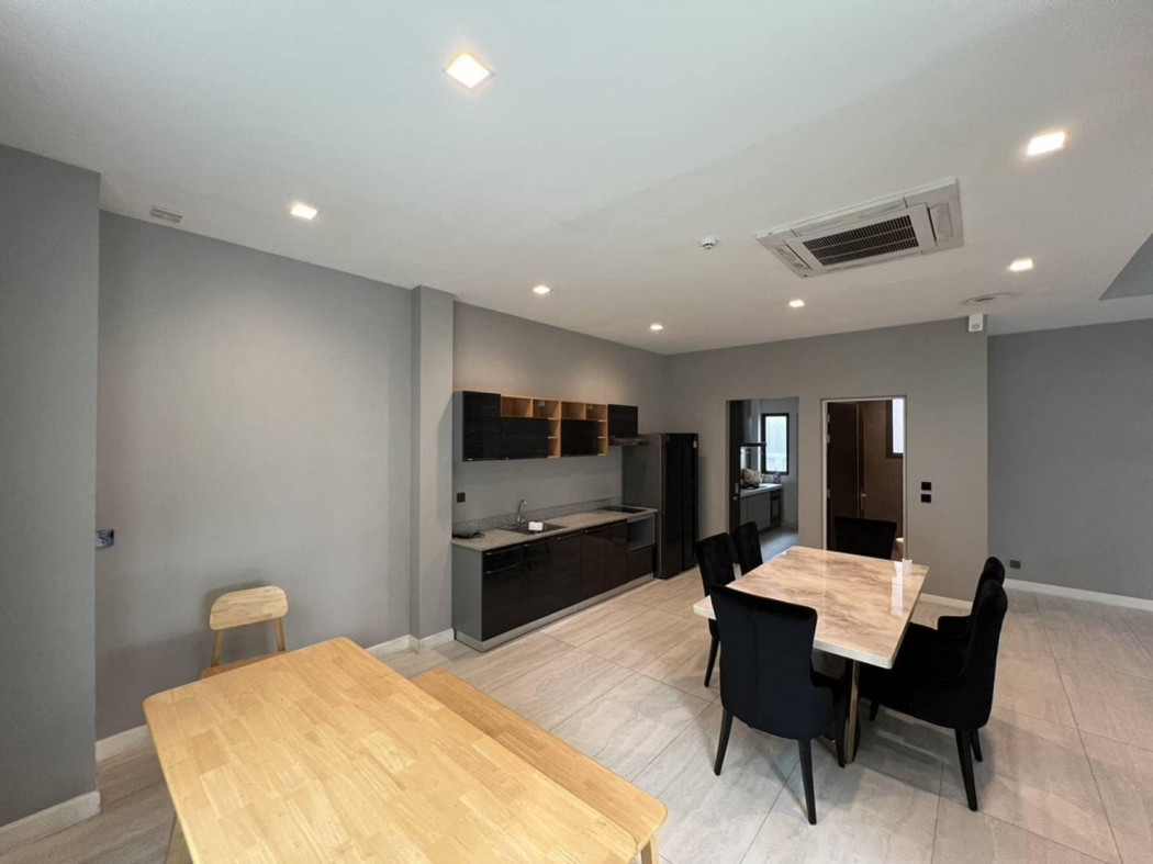 For RentHousePattanakan, Srinakarin : Luxury villa for rent, The Gentry Pattanakarn, only 5 km. to Thonglor.