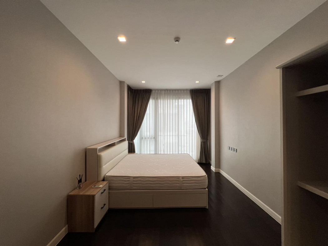 For RentHousePattanakan, Srinakarin : Luxury villa for rent, The Gentry Pattanakarn, only 5 km. to Thonglor.