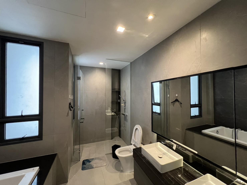 For RentHousePattanakan, Srinakarin : Luxury villa for rent, The Gentry Pattanakarn, only 5 km. to Thonglor.