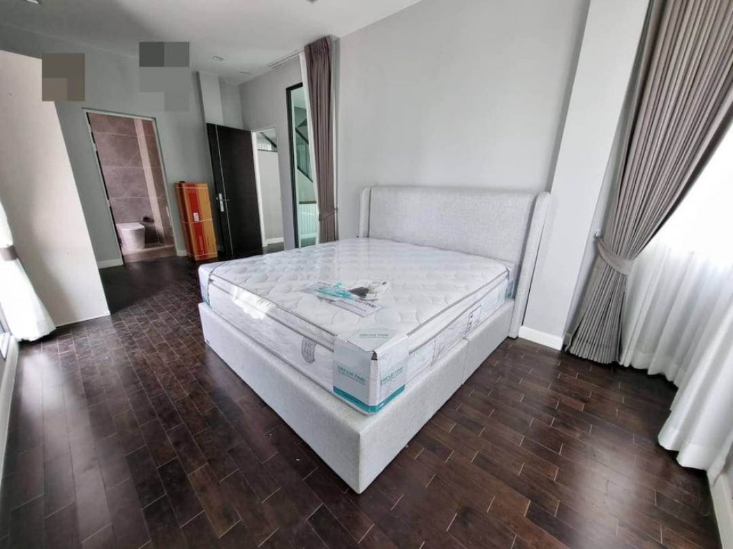 For RentHousePattanakan, Srinakarin : Luxury villa for rent, The Gentry Pattanakarn, only 5 km. to Thonglor.