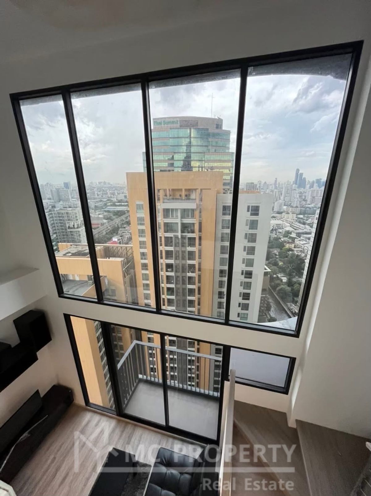 ให้เช่าคอนโดพระราม 9 เพชรบุรีตัดใหม่ RCA : Ideo mobi asoke 1 bedroom 35sqm for rent only 24,000 per month please contact 0816878954