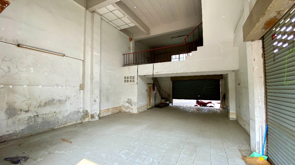 ขายอาคารพาณิชย์ปทุมธานี รังสิต ธรรมศาสตร์ : ขายถูก อาคารพาณิชย์ 3.5 ชั้น หลังมุม รังสิต-ปทุมธานี 15 ใกล้แหล่งชุมชน เหมาะมาก อยู่อาศัย+ค้าขาย+สำนักงาน