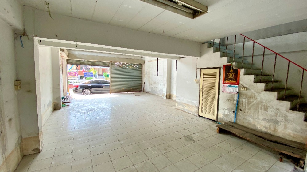 ขายอาคารพาณิชย์ปทุมธานี รังสิต ธรรมศาสตร์ : ขายถูก อาคารพาณิชย์ 3.5 ชั้น หลังมุม รังสิต-ปทุมธานี 15 ใกล้แหล่งชุมชน เหมาะมาก อยู่อาศัย+ค้าขาย+สำนักงาน