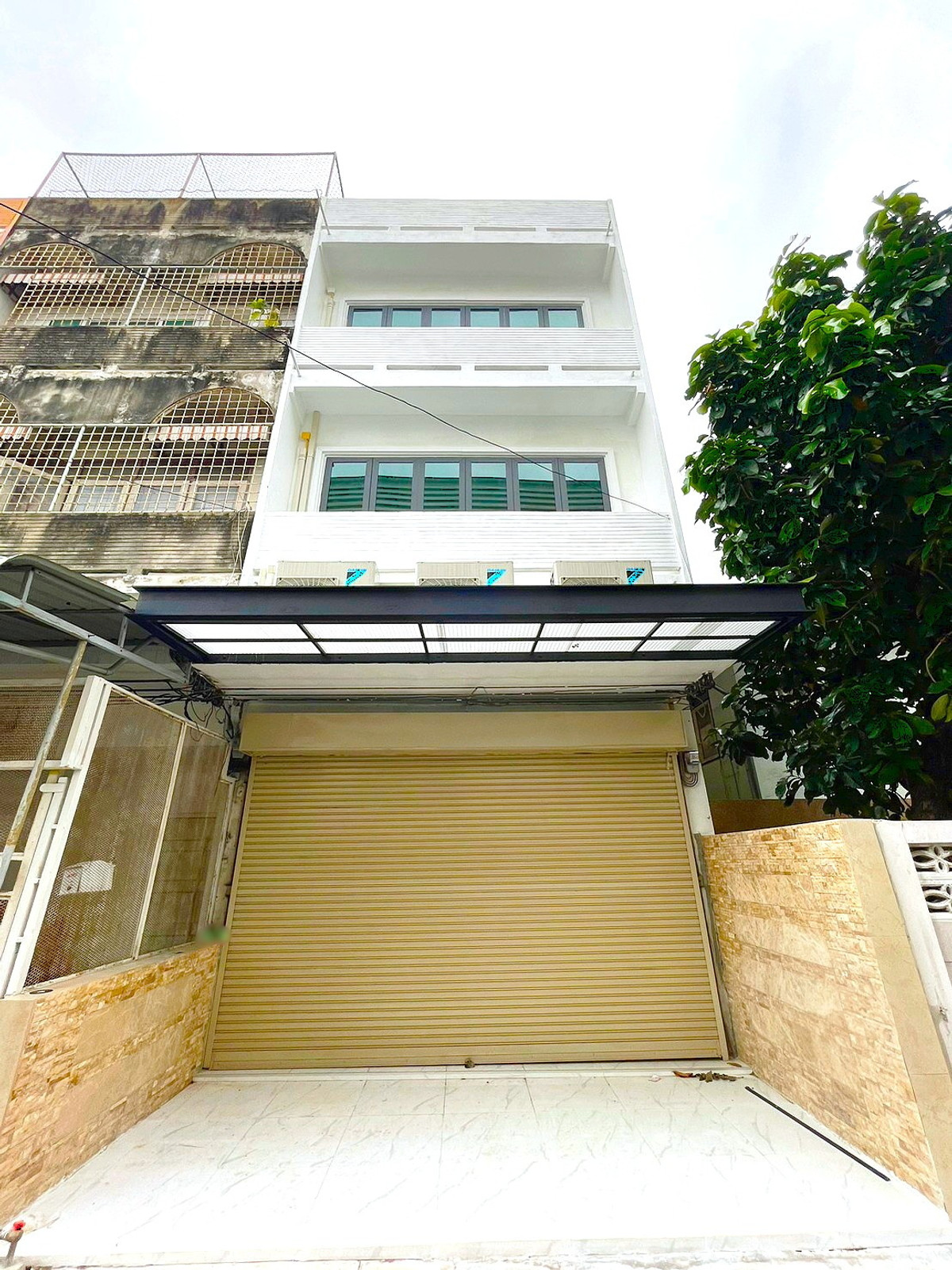 For RentHome OfficeRatchadapisek, Huaikwang, Suttisan : HK0068😊 For RENT Home office for rent, 3 floors, 3 bedrooms, near MRT Huai Khwang, house area: 16 sq m, usable area: 160 sq m, rent: 45,000฿📞O99-5919653,O65- 9423251✅LineID:@sureresidence