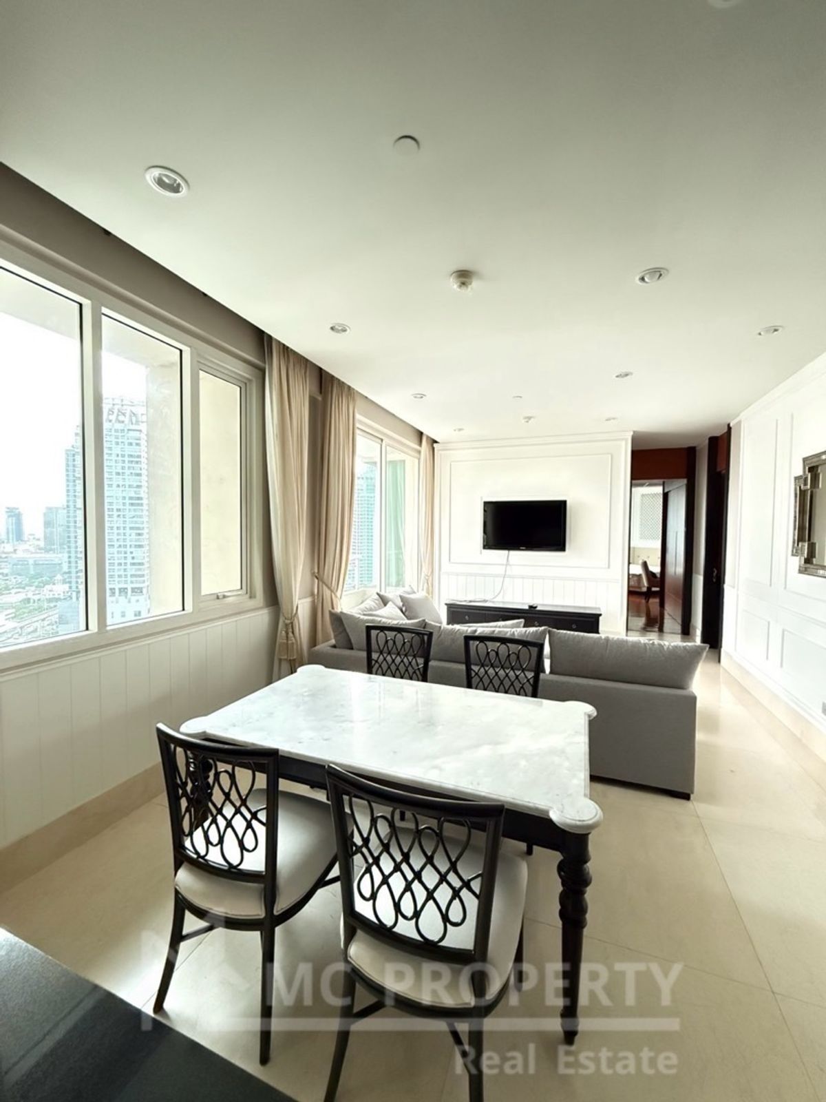 ให้เช่าคอนโดสาทร นราธิวาส : The Infinity 2 bedroom 104sqm high floor for rent  only 55,000 per month please contact 0816878954
