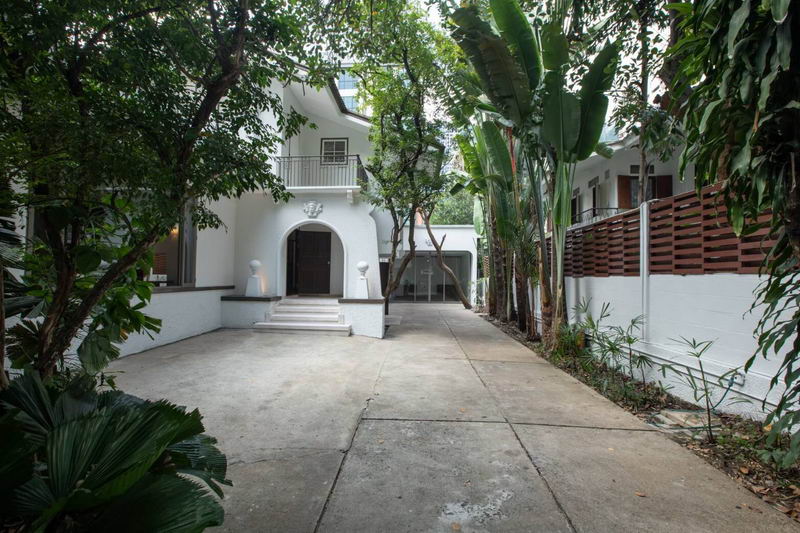 For RentHouseWitthayu, Chidlom, Langsuan, Ploenchit : For Rent Bangkok Single House Phloen Chit BTS Phloen Chit Pathum Wan BRE15652